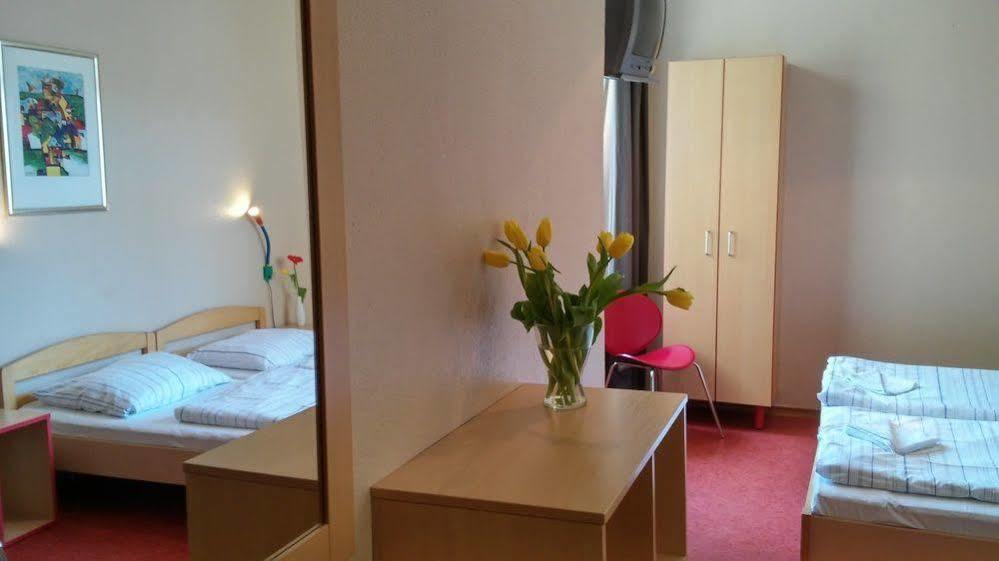 Acama Hotel & Hostel Schoeneberg Berlin Exterior photo